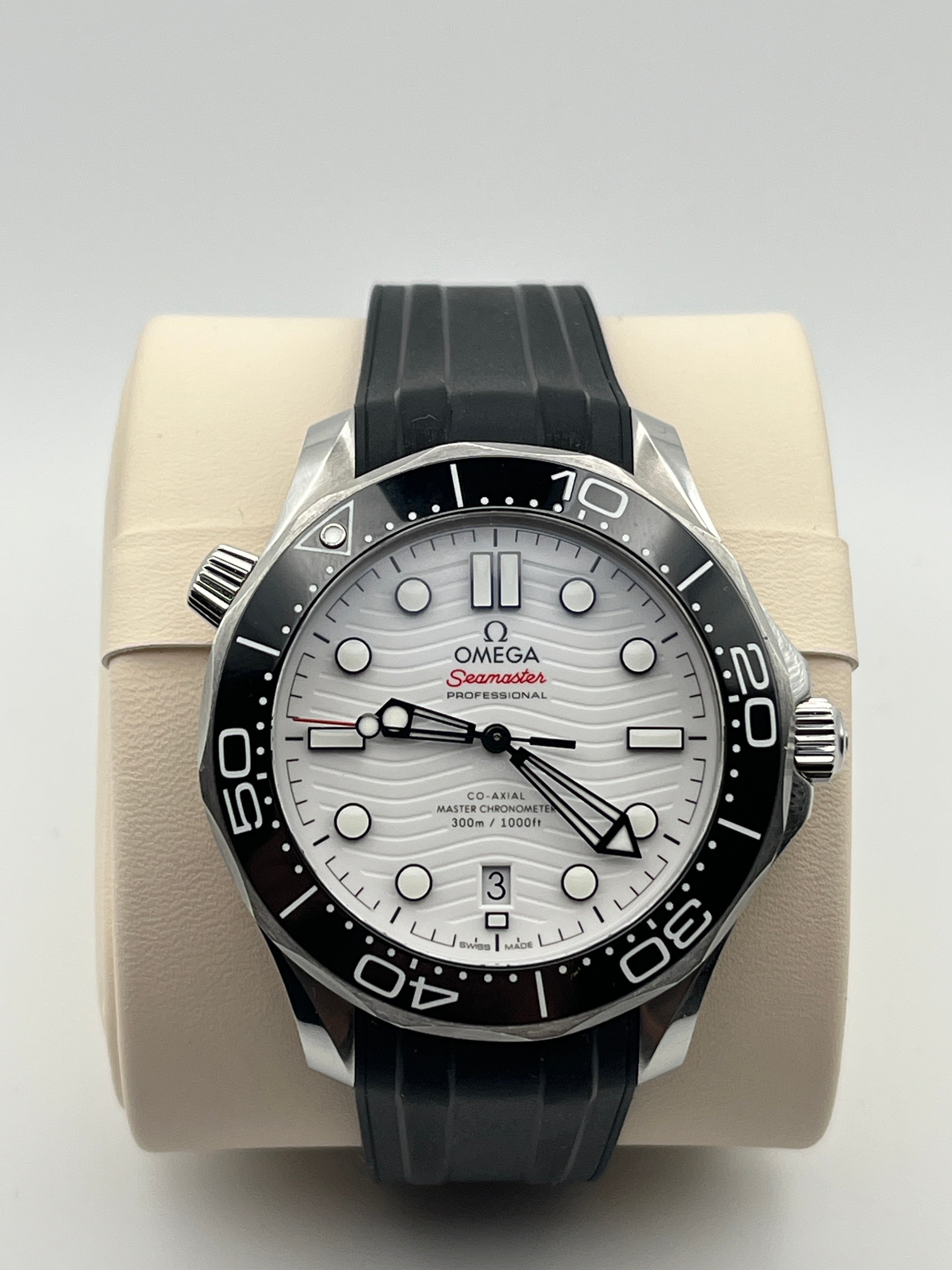 OMEGA Seamaster Diver 300M Ref. 210.32.42.20.04.001